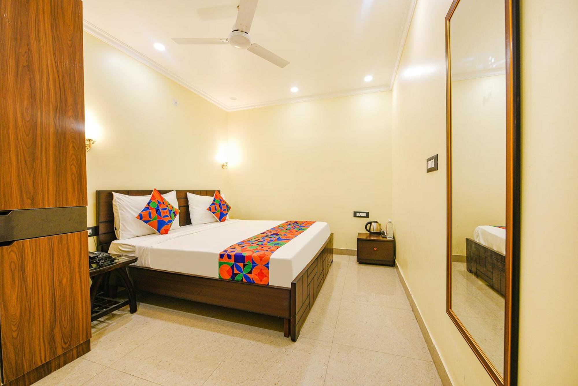 Fabhotel Prime Apple Tree Residency New Delhi Exteriör bild