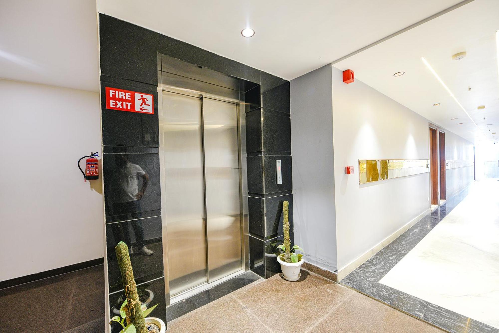 Fabhotel Prime Apple Tree Residency New Delhi Exteriör bild